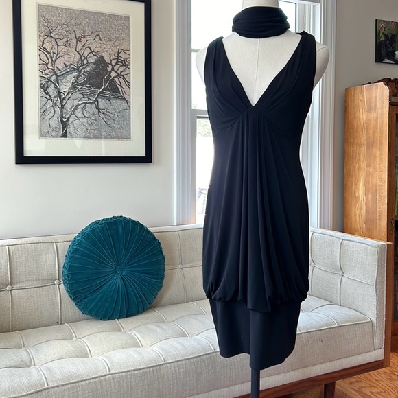 Gifted 💝 Sexy LBD - Picture 3 of 7